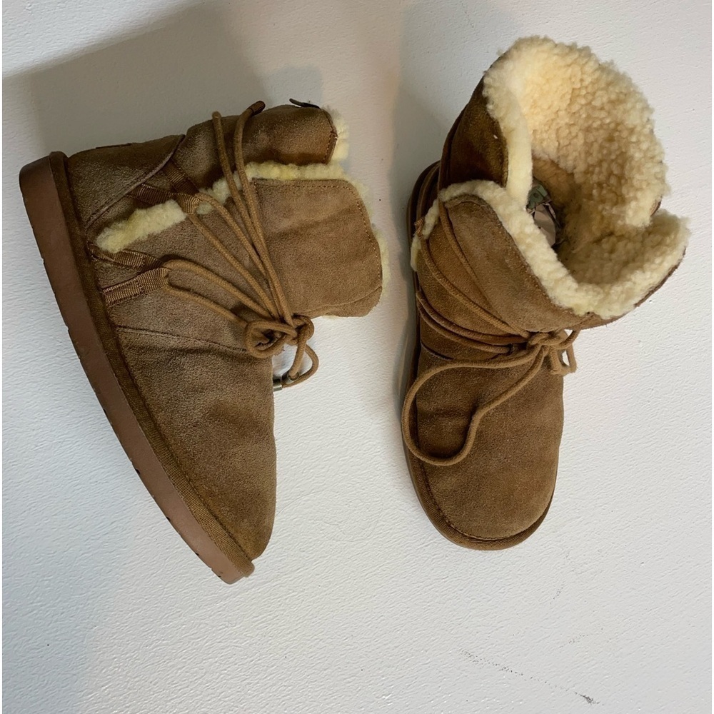 Minnetonka boots size 7